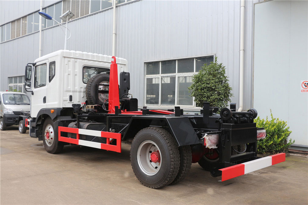 東風(fēng)多利卡D9(12方)車(chē)廂可卸式垃圾車(chē)