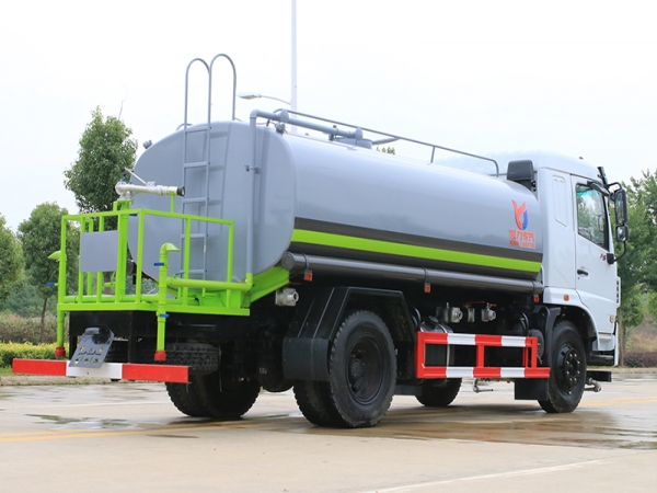 國(guó)六華神灑水車(chē)