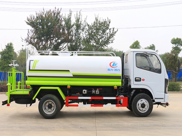 國六東風(fēng)小福瑞卡 5噸 灑水車