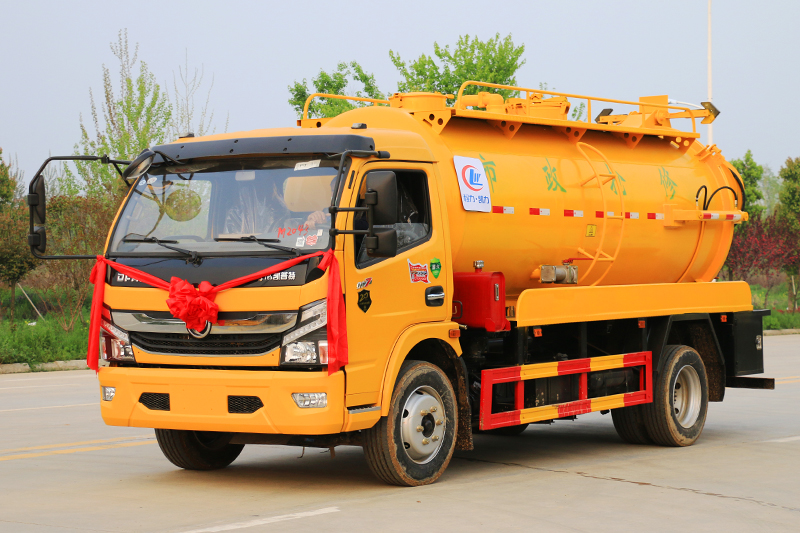 國(guó)六大多利卡清洗吸污車(chē)