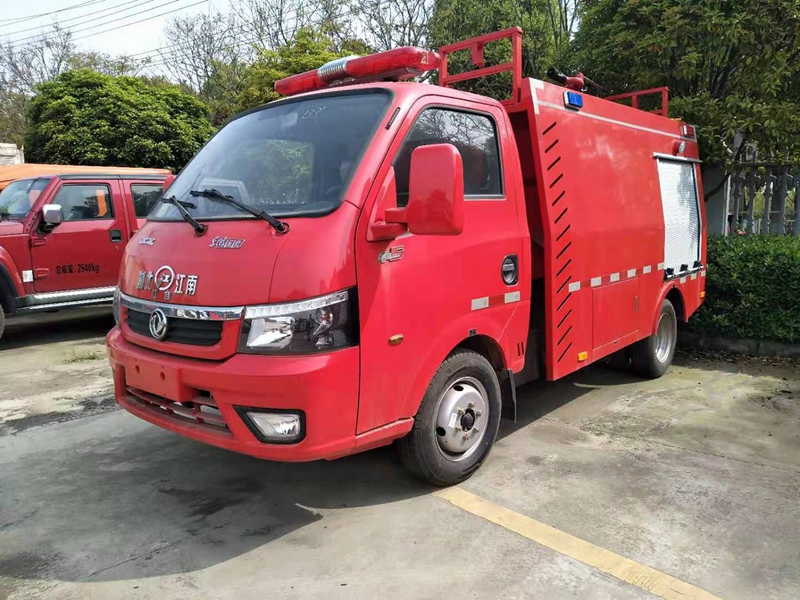 東風(fēng)途逸消防灑水車2噸