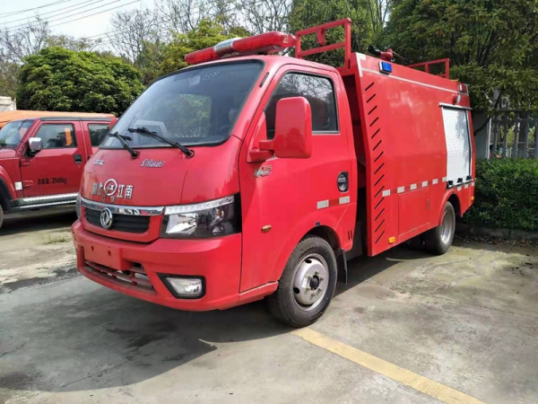 國六東風(fēng)途逸小型水罐消防灑水車2噸