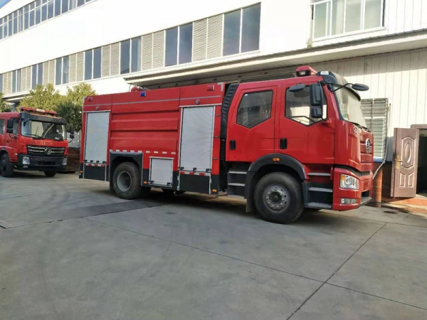 國(guó)六一汽解放8噸水罐消防車