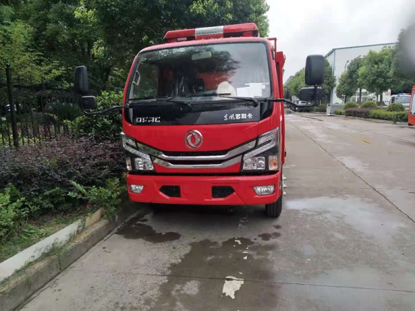 國(guó)六東風(fēng)小型泡沫消防車(chē)2.5噸
