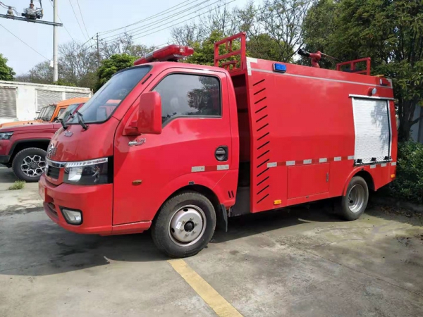 東風(fēng)途逸消防灑水車2噸