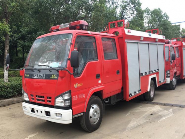 國(guó)六五十鈴水罐消防車3噸