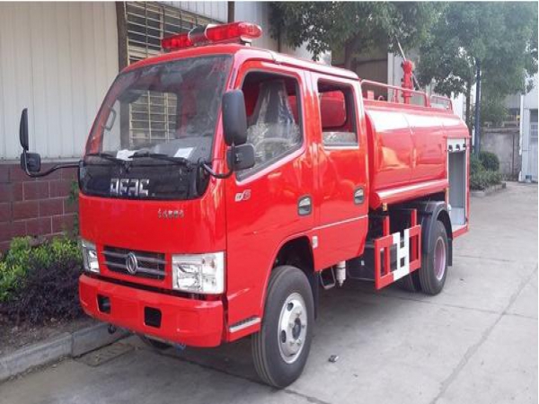 東風(fēng)多利卡雙排座消防灑水車(chē)3噸