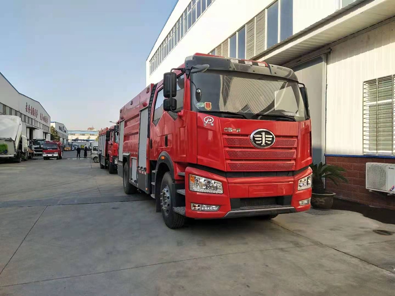 國(guó)六一汽解放8噸水罐消防車