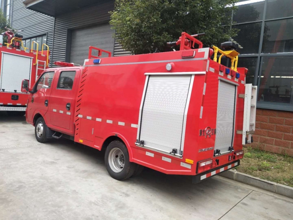 國六東風(fēng)途逸小型水罐消防灑水車2噸