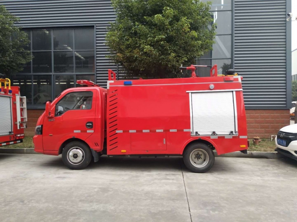 國(guó)六東風(fēng)途逸小型消防車2噸