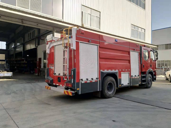國(guó)六一汽解放8噸水罐消防車