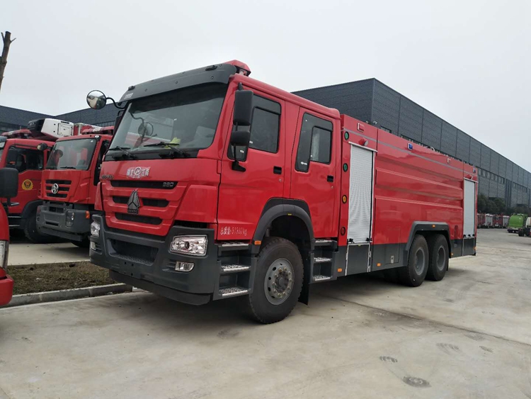 國(guó)六重汽豪沃16噸水罐消防車