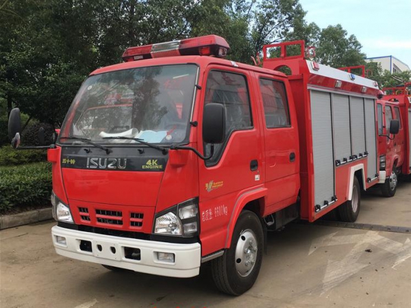 國(guó)六五十鈴水罐消防車3噸